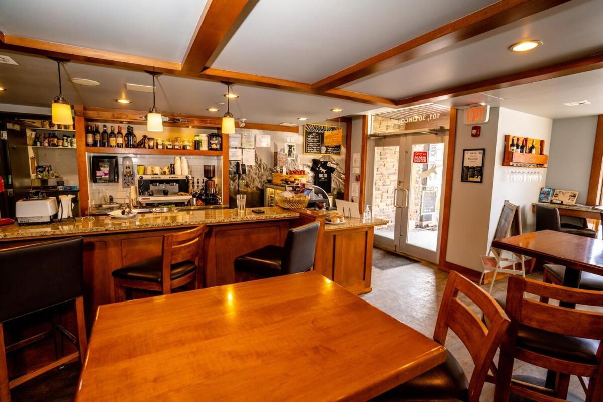 The Raven Suite At Stoneridge Mountain Resort Канмор Экстерьер фото
