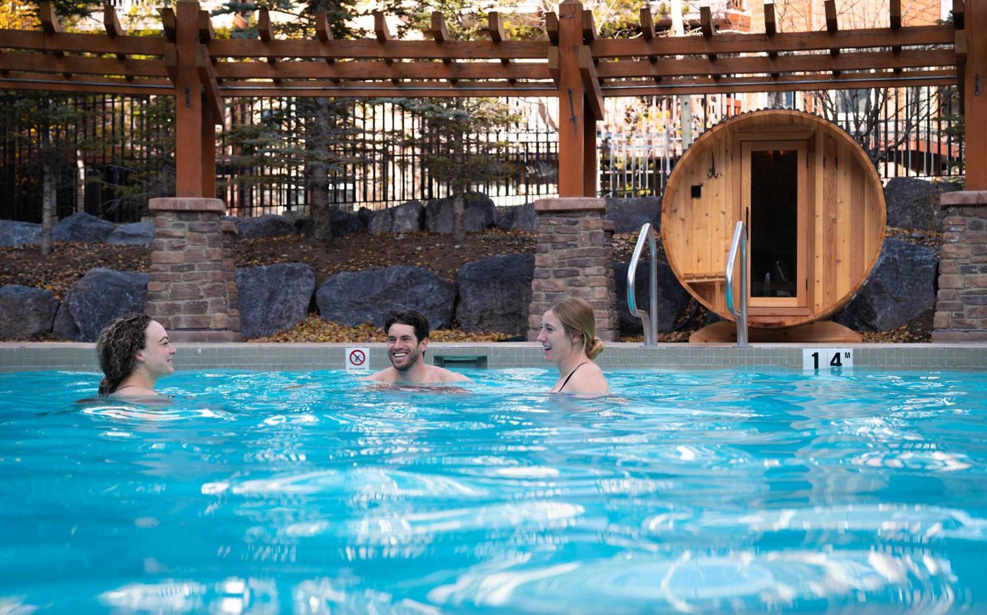 The Raven Suite At Stoneridge Mountain Resort Канмор Экстерьер фото